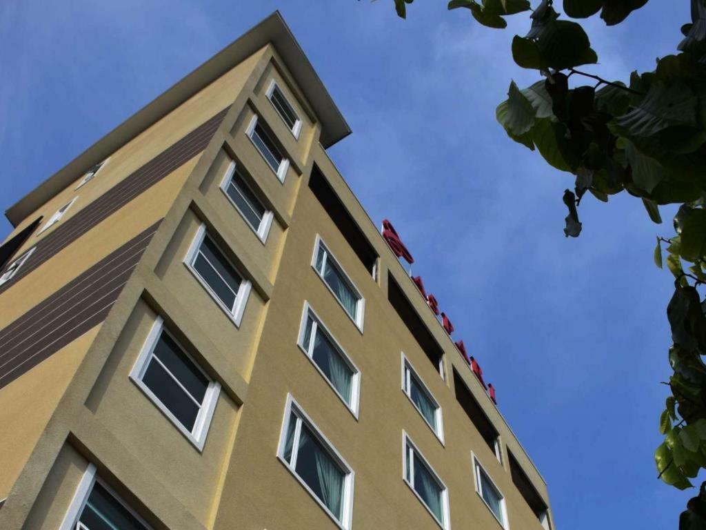 Caspari Hotel Tampin Bagian luar foto